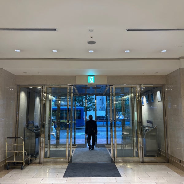 Foto diambil di Courtyard by Marriott Tokyo Ginza Hotel oleh Y M. pada 6/22/2022