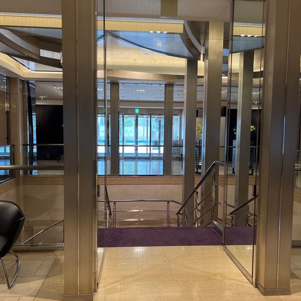 Foto diambil di Courtyard by Marriott Tokyo Ginza Hotel oleh Y M. pada 8/11/2022