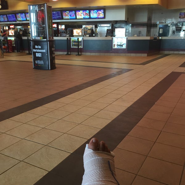 Fotos em Regal Foothill Towne Center Cinema