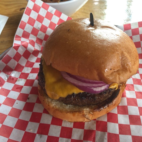 Photo taken at Town Hall Burger &amp; Beer by Lesley L. on 7/4/2019