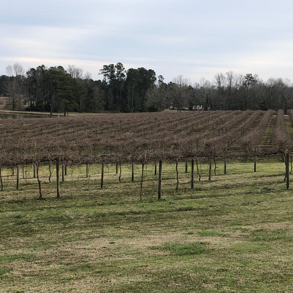 Foto tirada no(a) Gregory Vineyards por Lesley L. em 12/21/2019