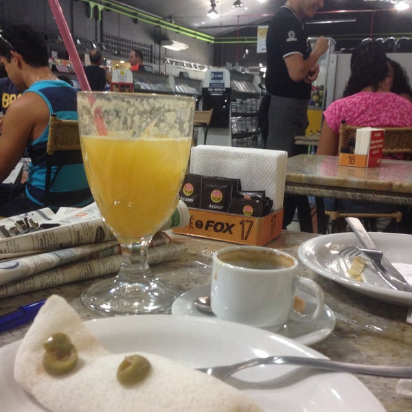 Foto tirada no(a) Café FOX por Ena Duque em 5/30/2015