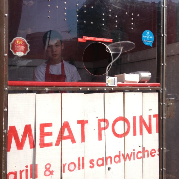 รูปภาพถ่ายที่ Meat Point Grill &amp; Roll โดย Mikhail S. เมื่อ 5/12/2013