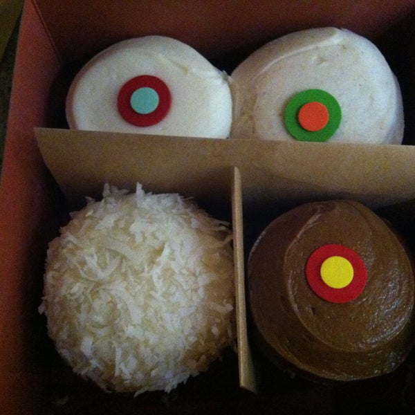 Photo taken at Sprinkles Newport Beach Cupcakes by Mark (Dean Mark) G. on 4/27/2013