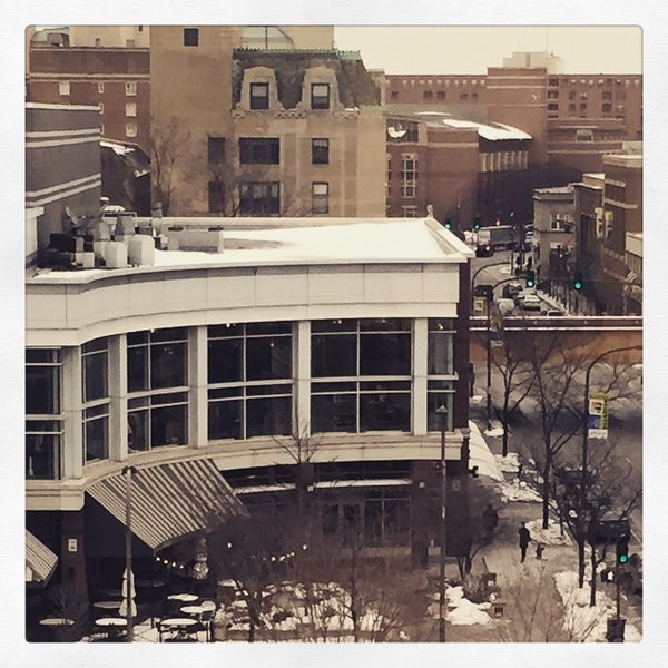 2/20/2015 tarihinde Elizabeth R.ziyaretçi tarafından Downtown Evanston'de çekilen fotoğraf