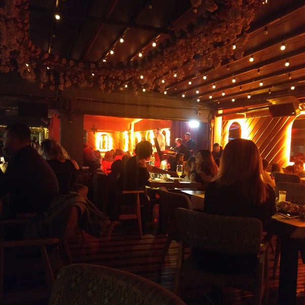 Photo prise au D&#39;OR Bistro Lounge &amp; Hookah par Tolga U. le10/28/2022