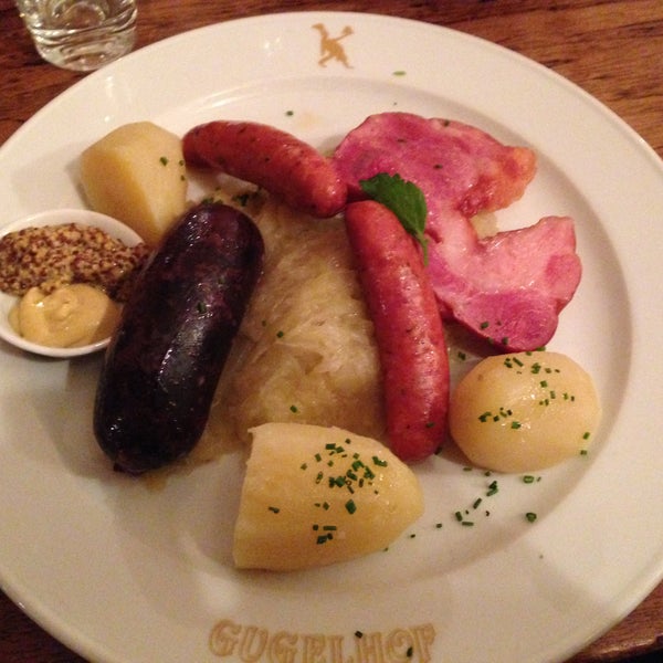 Highly recommended for traditional German cuisine for a very good price and great service.