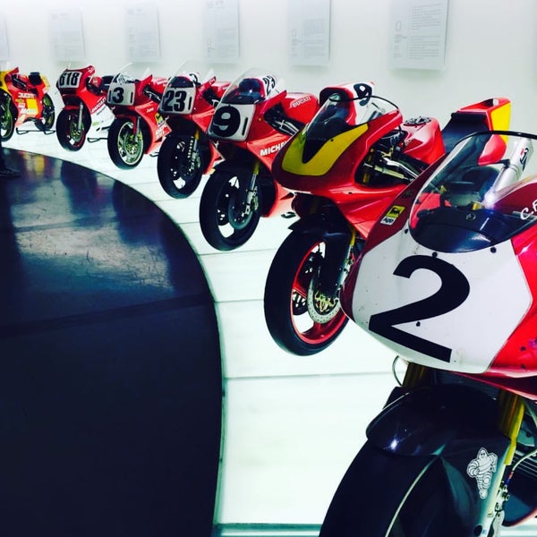 รูปภาพถ่ายที่ Ducati Motor Factory &amp; Museum โดย ANIL 35.5 ✈️🌍 เมื่อ 2/2/2017