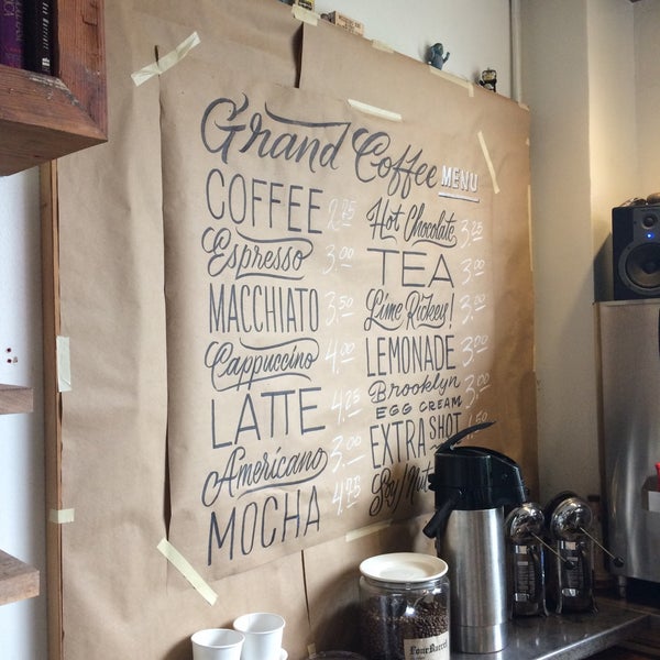 Foto tirada no(a) Grand Coffee por Eric D. em 5/23/2015