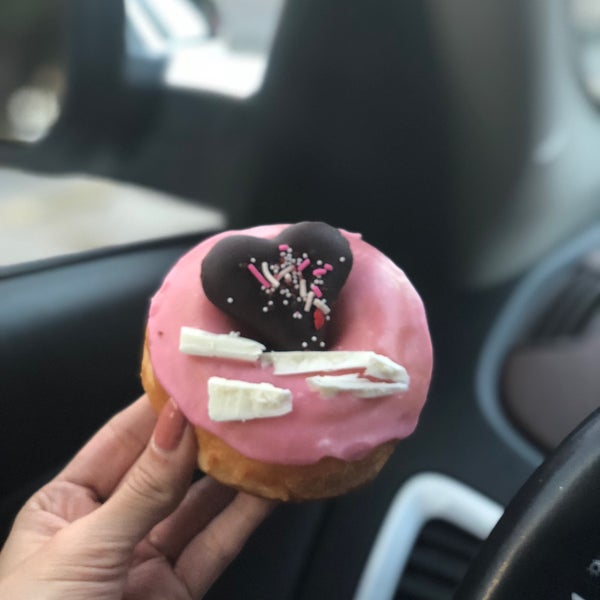 Снимок сделан в Jolly Molly Donuts пользователем Pati A. 2/13/2018