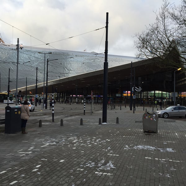 Photo taken at StationsHuiskamer by Jan W. on 12/29/2014