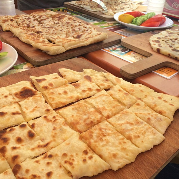 รูปภาพถ่ายที่ Türkmen Cafe โดย Meltem U. เมื่อ 7/18/2015