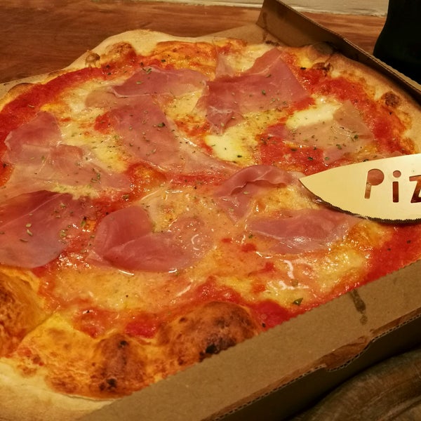 10/13/2016에 Tu W.님이 Pizzeria La Fiorita에서 찍은 사진