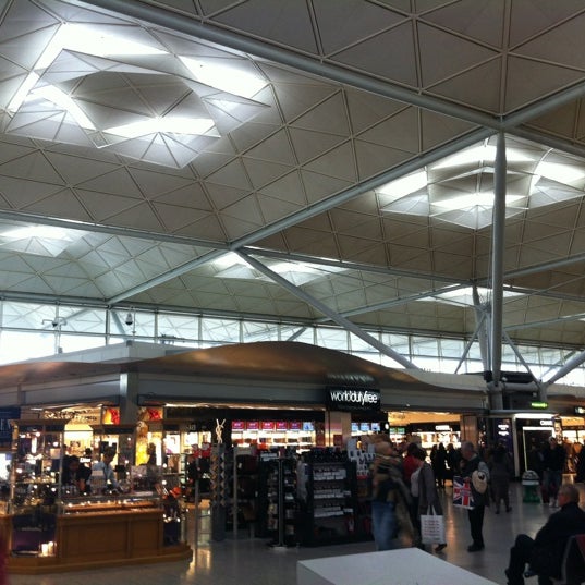 10/26/2012 tarihinde Andru K.ziyaretçi tarafından London Stansted Airport (STN)'de çekilen fotoğraf