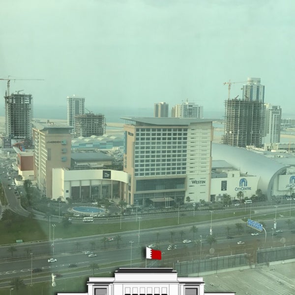 Das Foto wurde bei Hotel Ibis Seef Manama von 𝐀𝐛𝐨𝐋𝐀𝐘𝐀𝐋 am 3/31/2017 aufgenommen