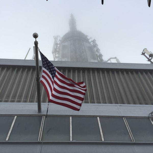 Foto diambil di Empire State Building oleh 𝐀𝐛𝐨𝐋𝐀𝐘𝐀𝐋 pada 5/9/2015