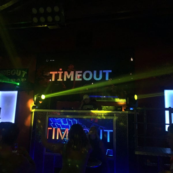 Foto tirada no(a) Timeout Bar por Ramazan A. em 7/7/2018