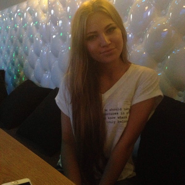 Das Foto wurde bei La Cava Cafe&amp;Bar von Владимир X. am 10/7/2015 aufgenommen