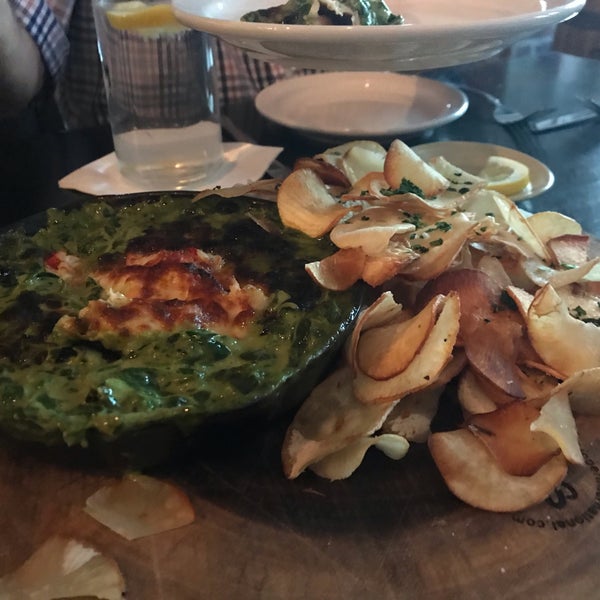Spinach and lobster dip with yuca chips