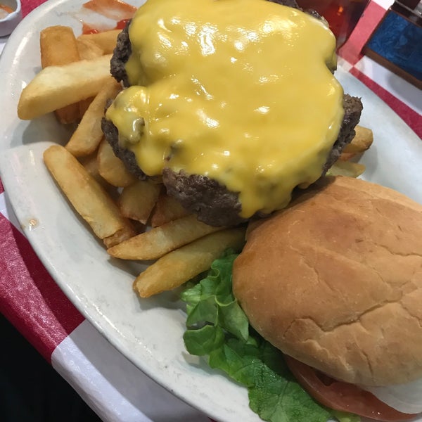 Photo taken at Paul&#39;s &quot;Da Burger Joint&quot; by Lisa S. on 4/13/2020