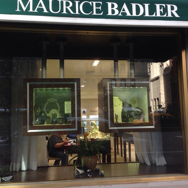 Foto tomada en Maurice Badler Fine Jewelry  por Arlene M. el 7/11/2014