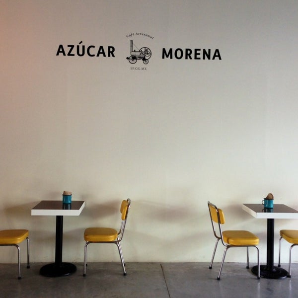รูปภาพถ่ายที่ Azúcar Morena โดย Roberto J. เมื่อ 5/9/2014