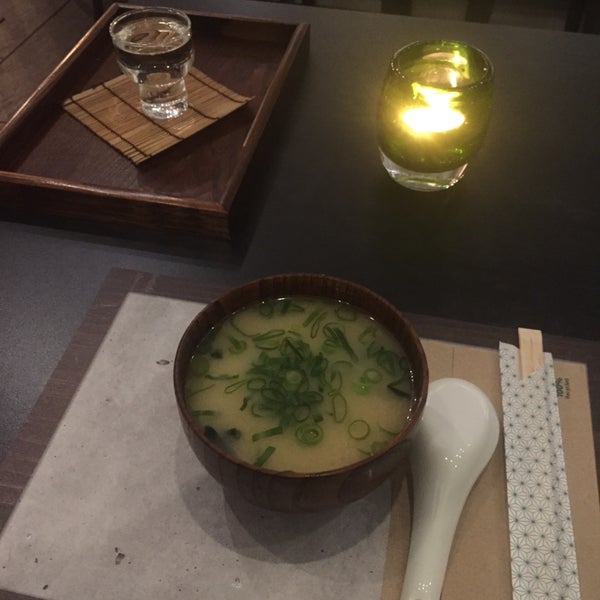 Le menu degustation mets et Sake est vraiment très bien.