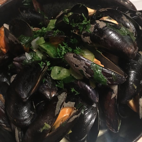 What a huge portion of Mussels. Great service.