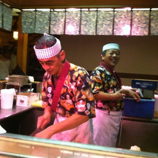 รูปภาพถ่ายที่ Kobe Japanese Steak House &amp; Oku&#39;s Sushi Bar โดย .Jason G. เมื่อ 9/20/2012