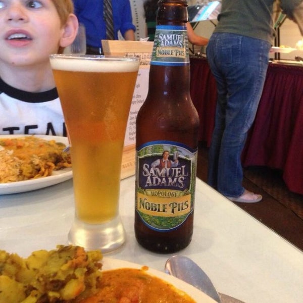 5/4/2014 tarihinde Calvin H.ziyaretçi tarafından Amber Indian Restaurant'de çekilen fotoğraf