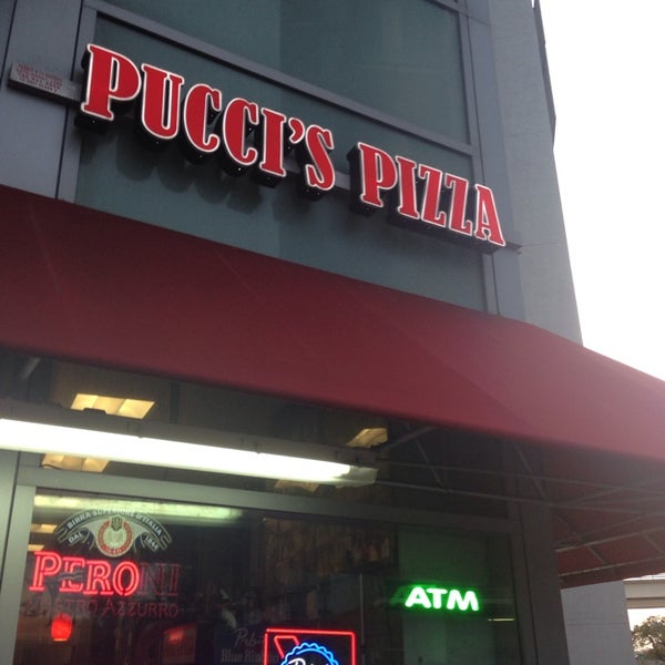 Снимок сделан в Pucci&#39;s Pizza пользователем adriana V. 5/30/2014