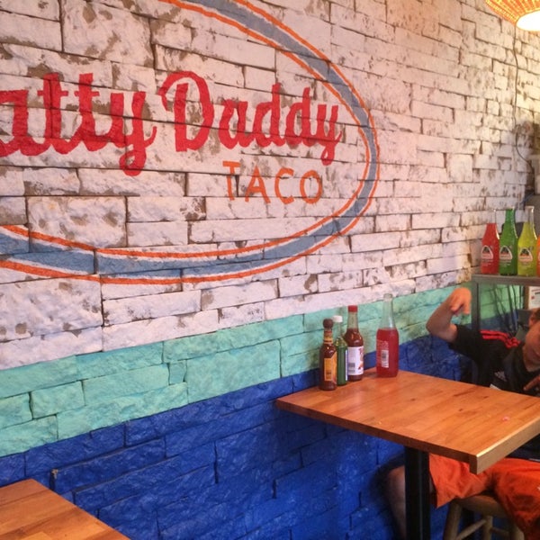 8/31/2014 tarihinde Mark B.ziyaretçi tarafından Fatty Daddy Taco'de çekilen fotoğraf