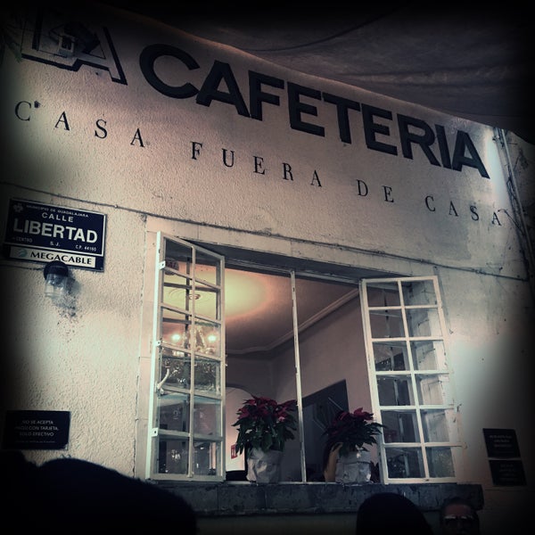 รูปภาพถ่ายที่ La Cafetería โดย Hébert เมื่อ 12/10/2019