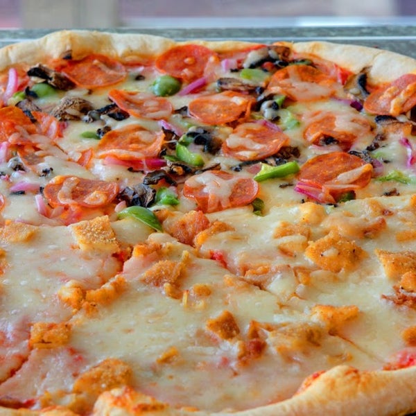 Снимок сделан в Carlo&#39;s Pizza пользователем Carlo&#39;s Gourmet Pizzeria &amp; Restaurant 1/3/2014
