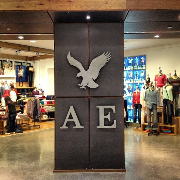 Photo taken at American Eagle Outfitters by Nikita U. on 10/30/2012