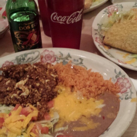 Foto diambil di Guadalajara Mexican Restaurant &amp; Bar oleh Chef Vai pada 9/15/2014