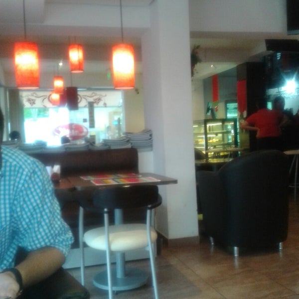 1/3/2014 tarihinde Saul A.ziyaretçi tarafından Caruso Caffe'de çekilen fotoğraf