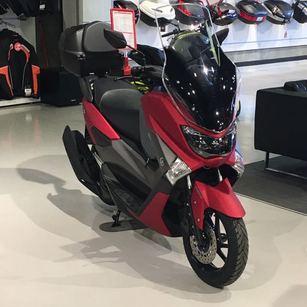Photo taken at Yamaha Istanbul by Hikmet Y. on 4/18/2018