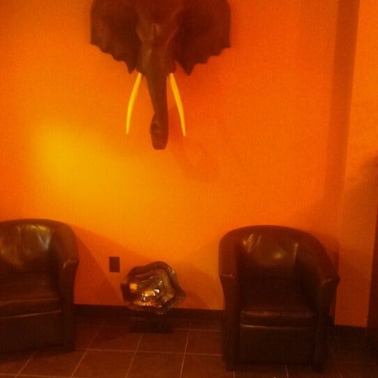 5/19/2014 tarihinde Othello B.ziyaretçi tarafından Elephant Walk Indian Bar and Grill'de çekilen fotoğraf