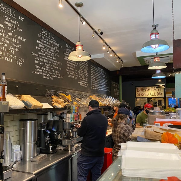 Photo taken at Tompkins Square Bagels by Shan ♪. on 12/19/2021