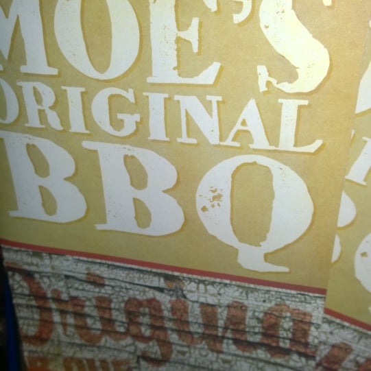 Foto diambil di Moe&#39;s Original Bar B Que oleh Richard F. pada 1/4/2014