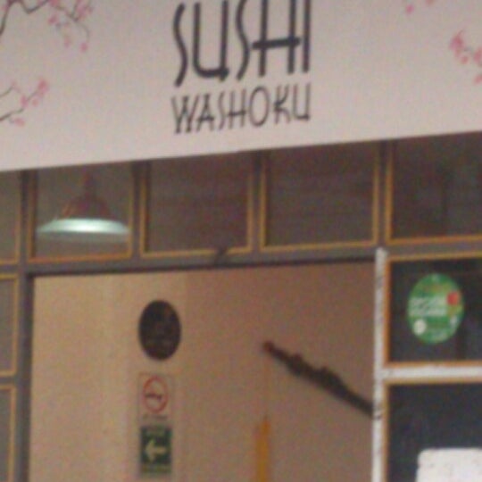 รูปภาพถ่ายที่ Sushi Washoku โดย Luciana Andreina C. เมื่อ 9/4/2014