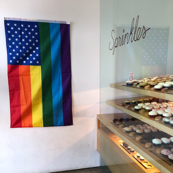 Photo taken at Sprinkles Cupcakes by Rob O. on 6/20/2019