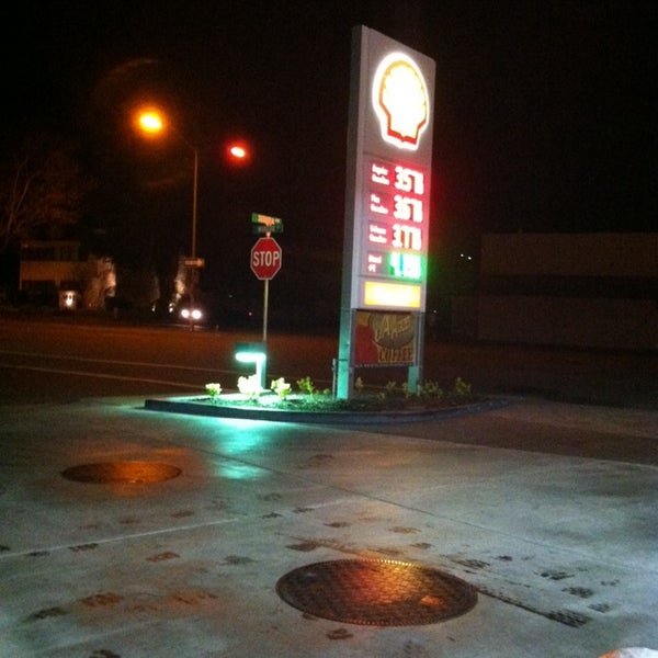 Shell Gas Station in Redwood City