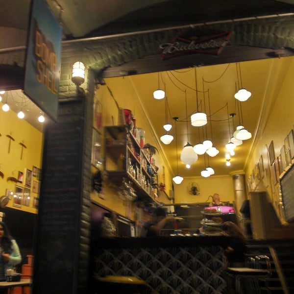 5/26/2013にRaul E.がBombshell Barで撮った写真