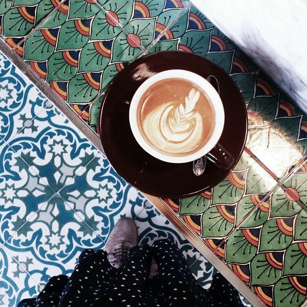 Foto tirada no(a) Iconic Café por Chloe L. em 6/9/2014