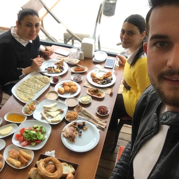 รูปภาพถ่ายที่ Kırıtaklar Mandıra &amp; Kahvaltı โดย Mete Ö. เมื่อ 2/4/2018