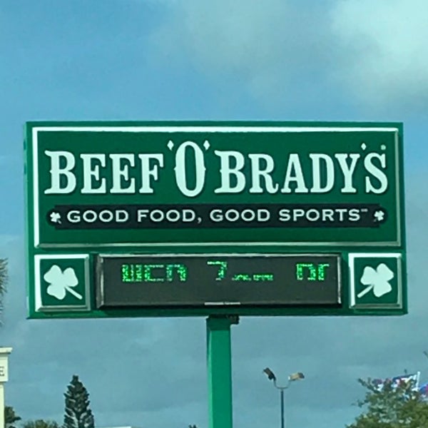 Photo taken at Beef &#39;O&#39; Brady&#39;s by Barbara K. on 9/22/2018