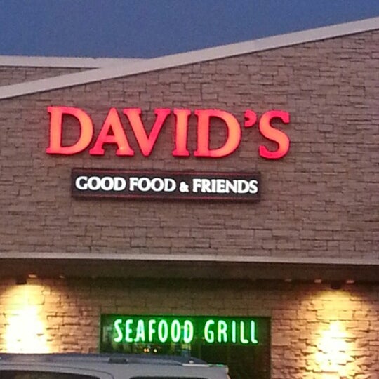 Снимок сделан в David&#39;s Seafood Grill пользователем Barbara K. 12/3/2012