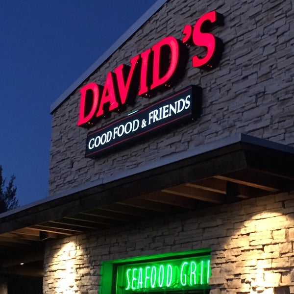 รูปภาพถ่ายที่ David&#39;s Seafood Grill โดย Barbara K. เมื่อ 12/21/2015